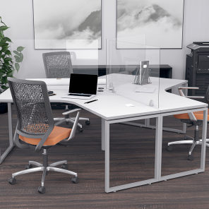 Nova 3 Person 120 Degree Desk With Privacy Screen